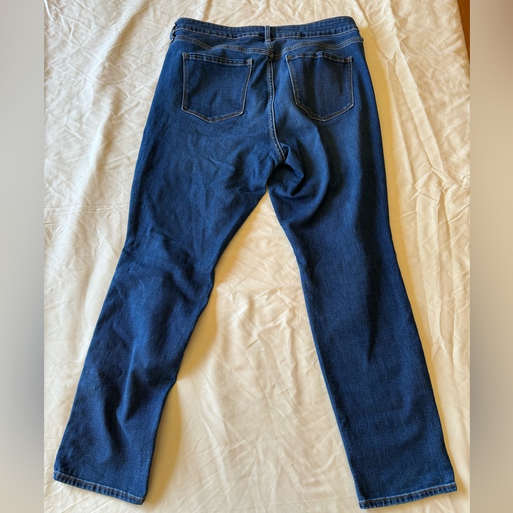 Old Navy Power Straight distressed Jean - Picture 2 of 3